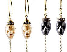 Kettenohringe mit Swarovski-Totenköpfen