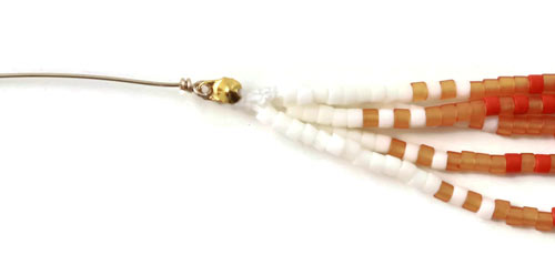 DIY top af ørering med frynser af delica perler