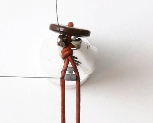 DIY vævede armbånd på knyttebræt